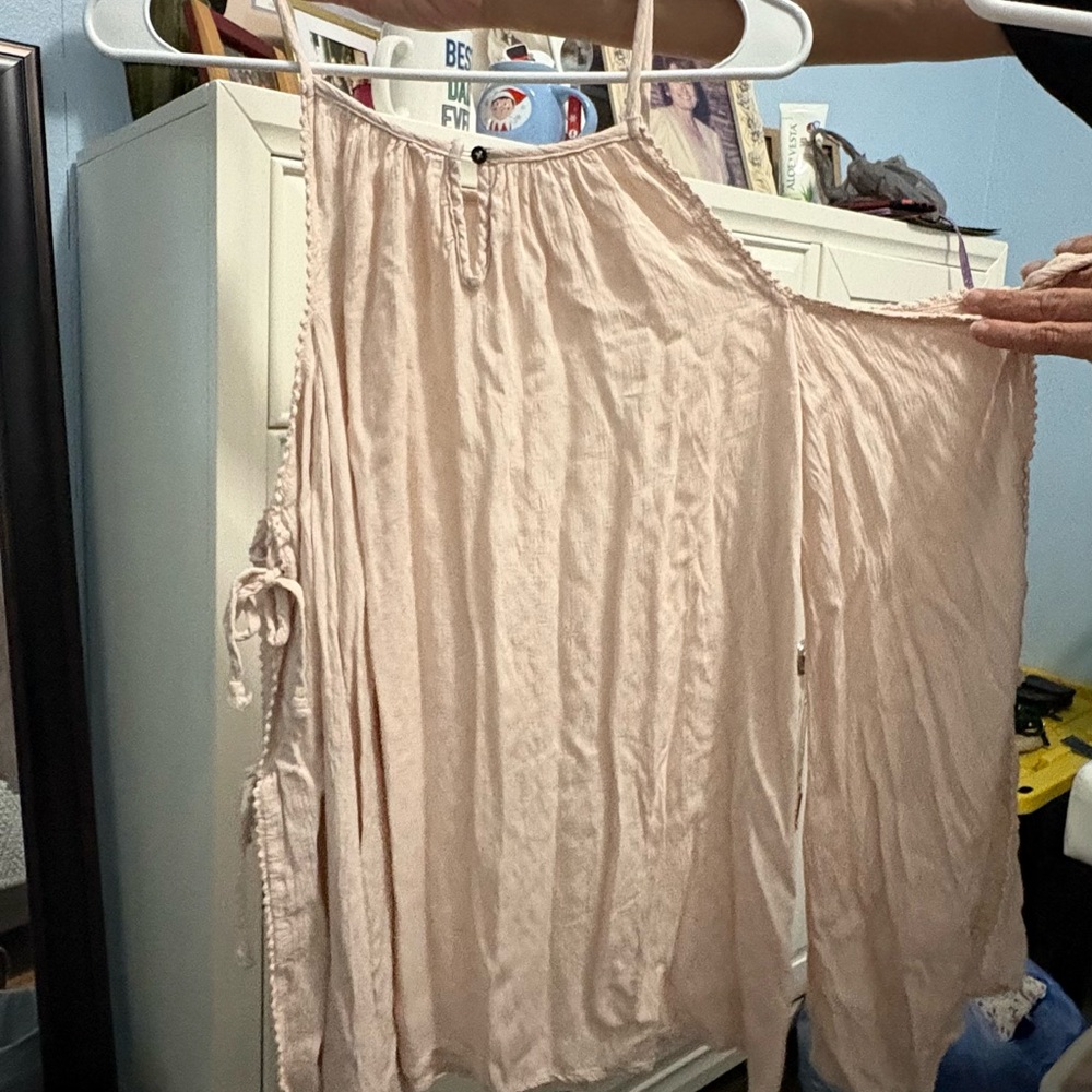 Xhilaration Light Pink/cream Top shoulders outside short sleeve